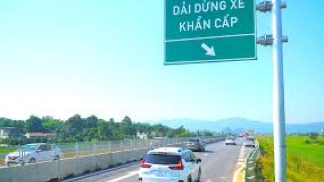 Những lỗi tài xế thường vi phạm trên đường cao tốc và mức phạt