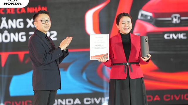Honda Civic vinh dự nhận Giải thưởng “Vô lăng Xe phổ thông 2022” tại lễ trao giải Car Choice Awards