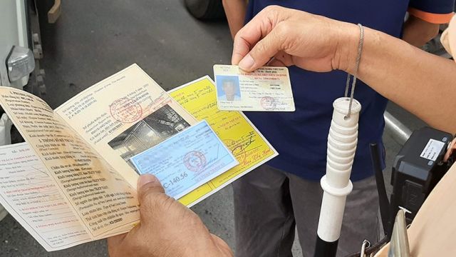 Giấy tờ xe ô tô gồm những gì? Không mang phạt bao nhiêu?