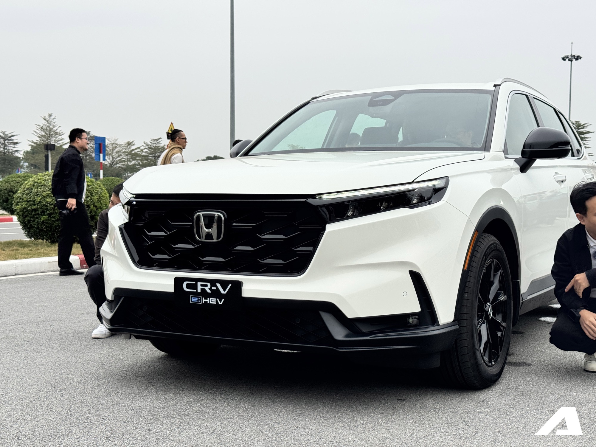 Chi tiết Honda CR-V e:HEV bản L tại Việt Nam