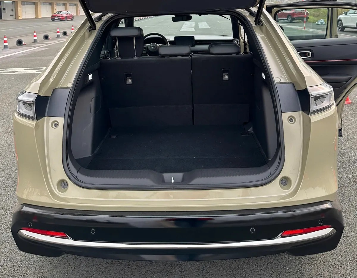 khoang-hanh-ly-hrv-2025